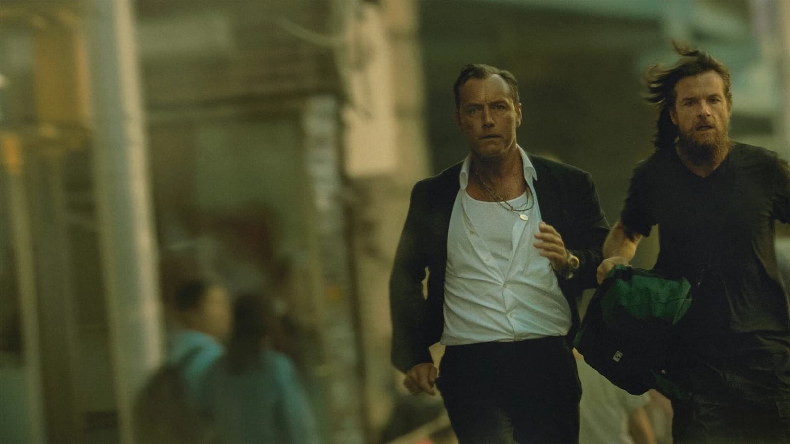 Jude Law, Jason Bateman, keine Helden: Black Rabbit setzt auf etwas Ungewöhnliches