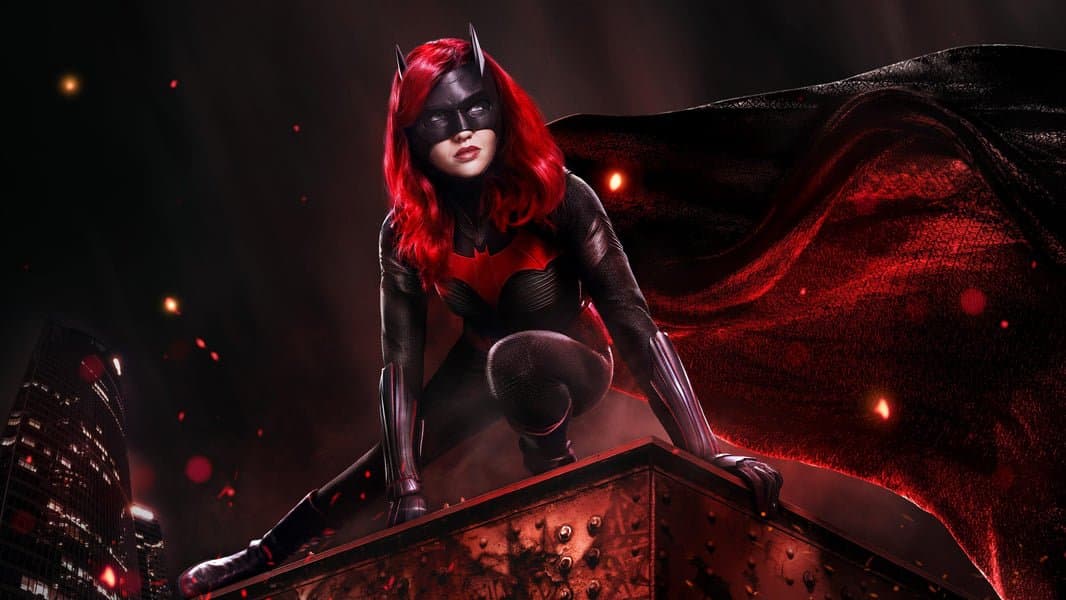 Batwoman enthüllt ersten Blick auf Javicia Leslie im neuen Batsuit