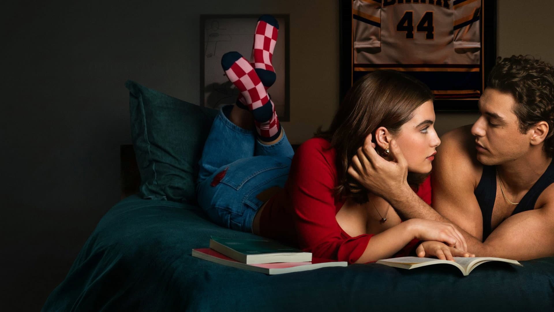 Off Campus startet Staffel 2 und wiederholt Bridgertons Triumph