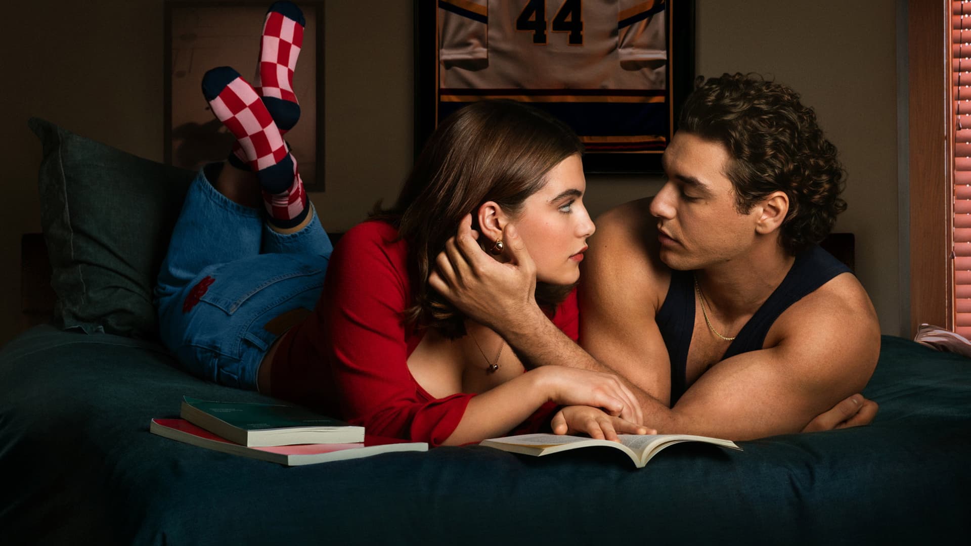 Elle Kennedys Off Campus holt jetzt die Romanze aus "The Score" nach